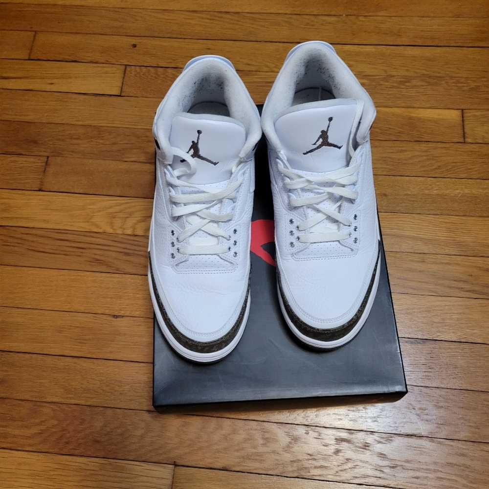 Jordan 3 Mocha in excellent used condition, size 11